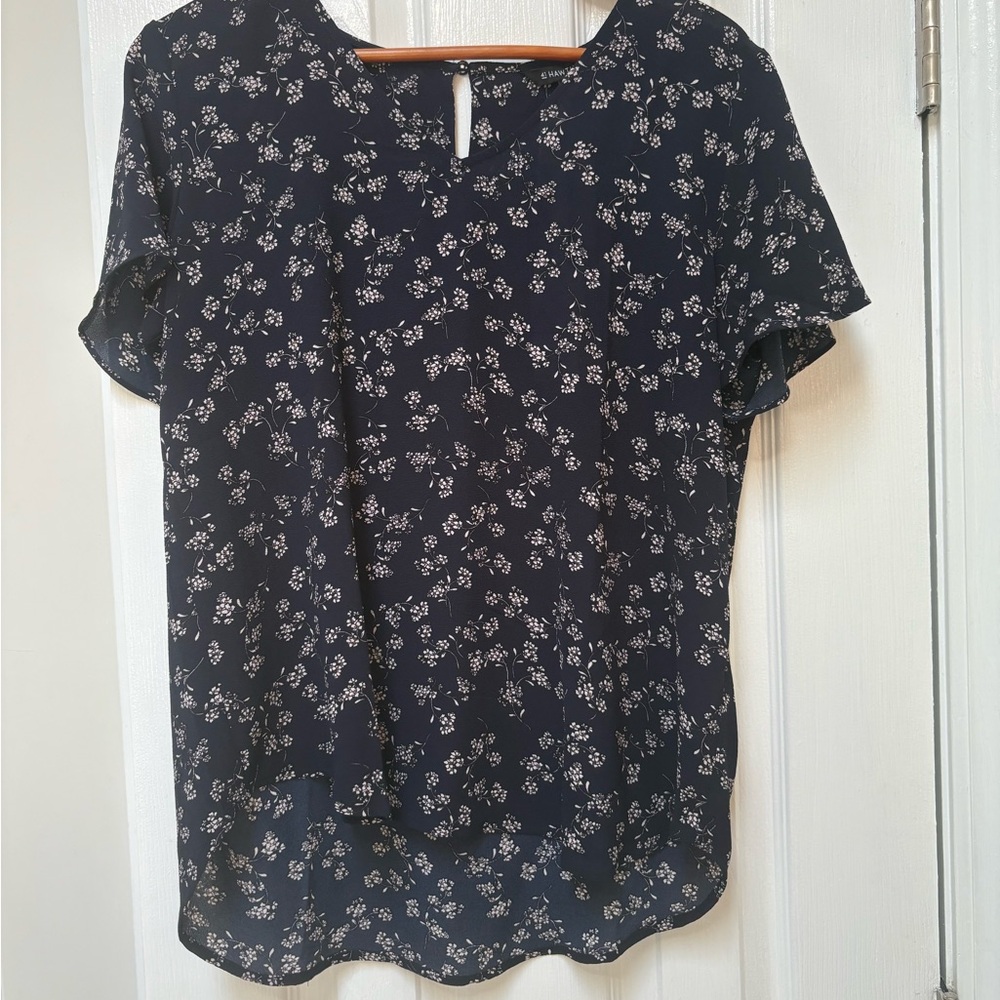 41 Hawthorn White and Navy V-Neck Blouse